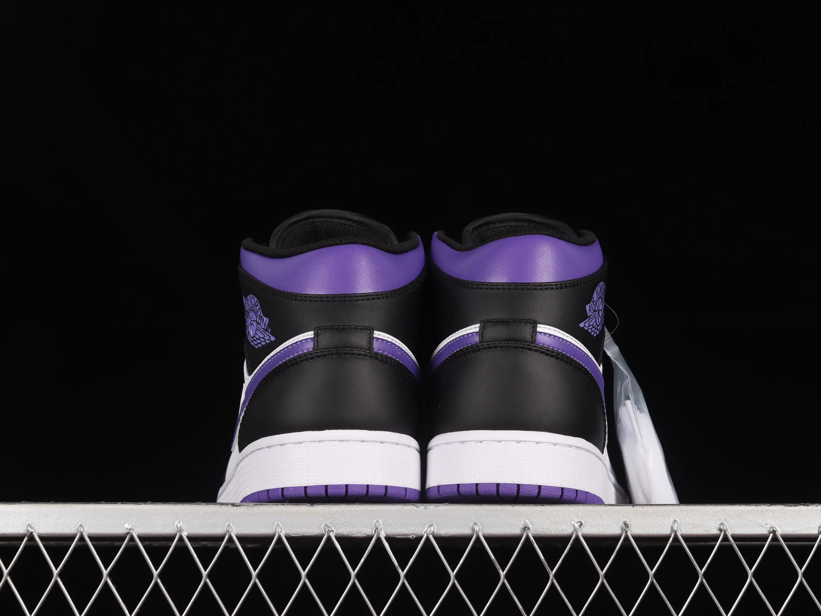 All categories Air Jordan Jordan series basketball shoes Air Jordan 1 Mid Air Jordan 1 Mid AJ1 Joe 1 black and white sports culture basketball shoes 554724-095